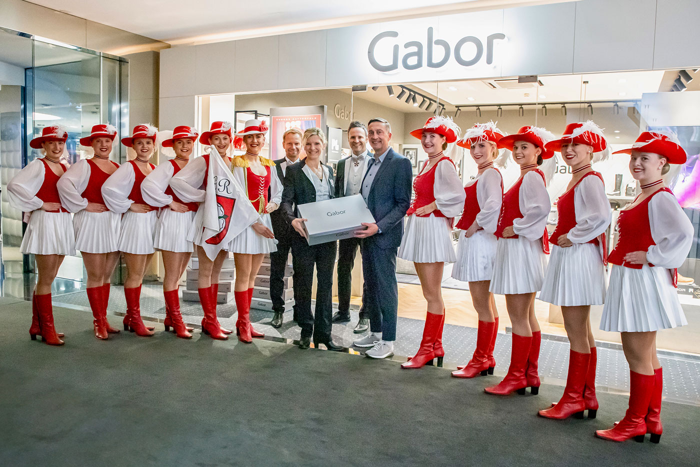 Präsentation der neuen Stiefel der Faschingsgilde Rosenheim bei der Firma Gabor