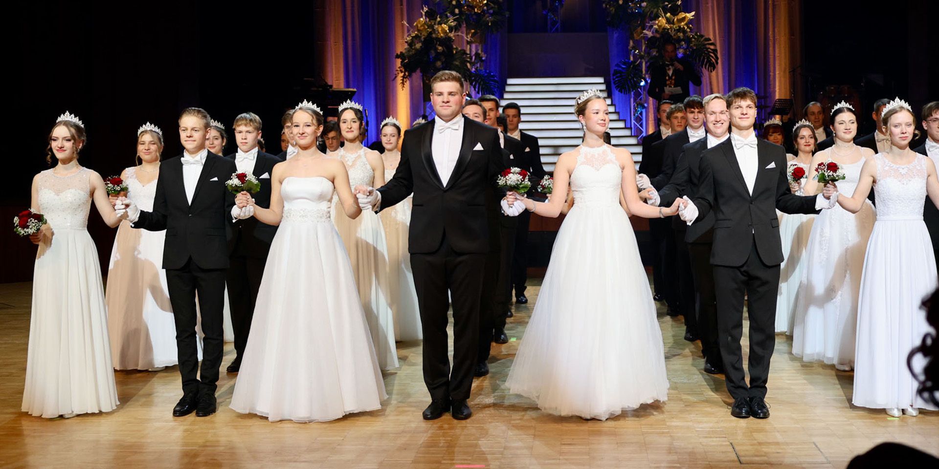 Debütanten-Paare bei der Eröffnung des Rosenballs 2025